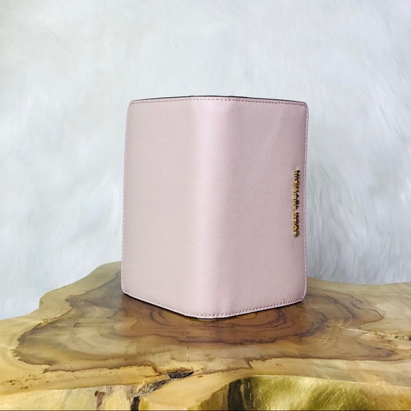 Michael Kors Jet Set Travel Slim Bifold Wallet - Picture 7 of 8